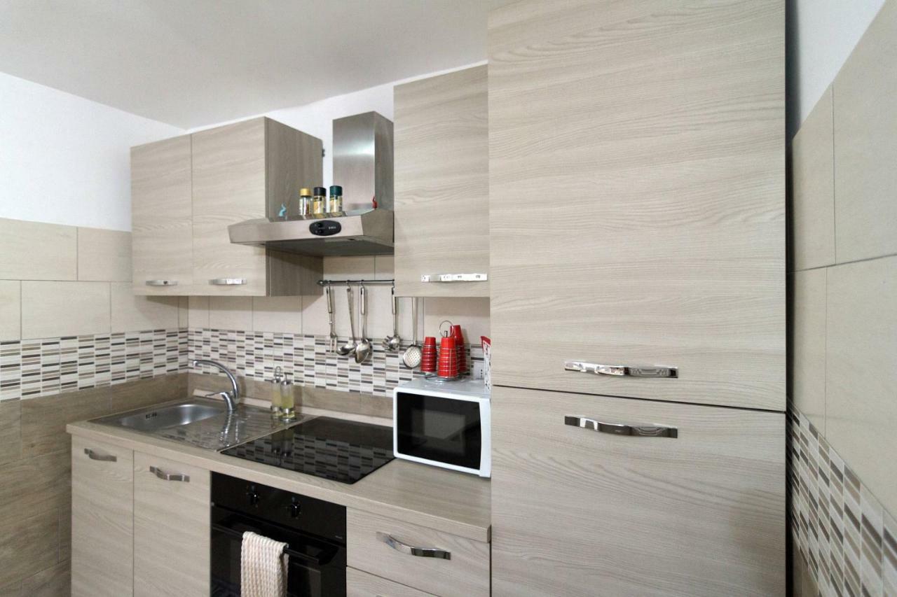Maurizio E Alessia House Apartment เนเปิลส์ ภายนอก รูปภาพ